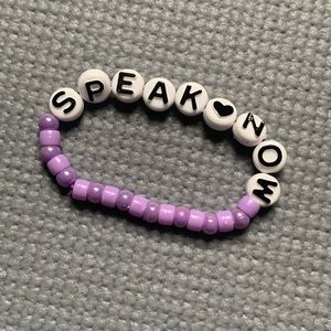 Taylor Swift friendship bracelet “Speak Now”